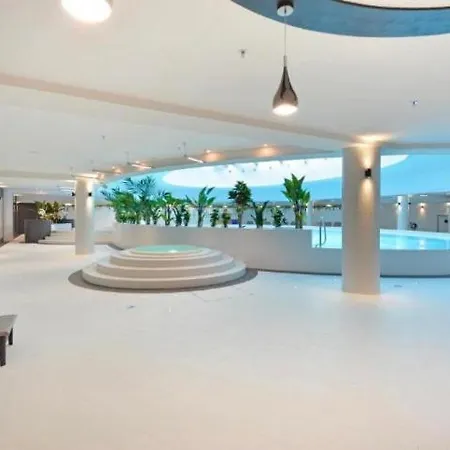 Hanza Tower Baobab Pool Jacussi Sauna *